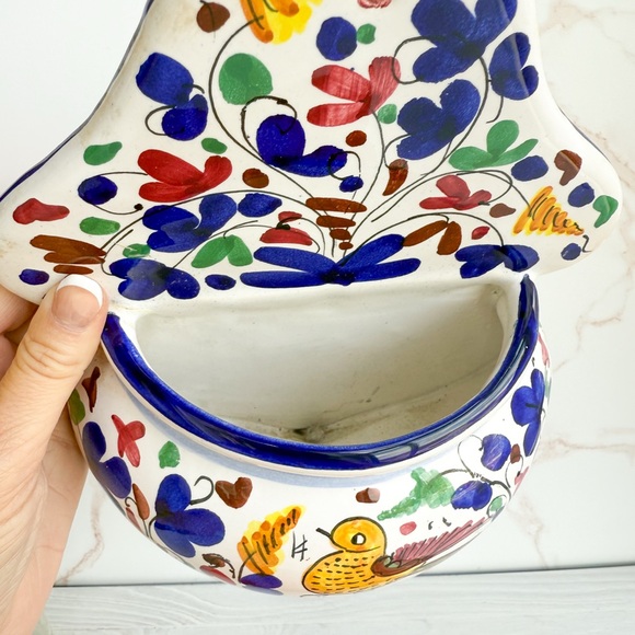 🇮🇹 Handmade Ceramic Wall Pocket Crafted by Sambuco Mario in Deruta, Italy - Picture 5 of 10